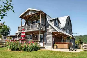 Loft apartment on Farm with Hot Tub, pond and total privacy. - Image 5
