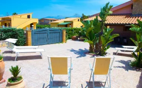 HELLE MEDITERRANE VILLA MIT TERRASSE UND GARTEN NUR 50 METER VOM MEER ENTFERN - Image 3