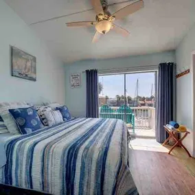 2/Fishing Dock/close to beach/king bed suite - Image 3