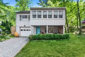 Sag Harbor Cottage, Walk to the Beach! - Image 2