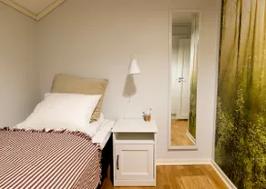 Cozy 2 bedroom apartment, bed sheets and towels are provided - Image 5