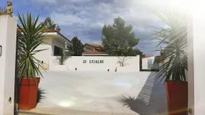 Villa with pool - Image 2