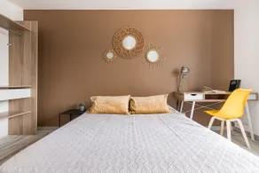 3 Bedrooms, Comfort 6 people / Train station & Tram Ideal for professionals - Image 3