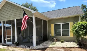 ”Just Enough” Beach Home! Screened Front Porch - Image 5