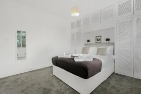 Spacious 5-Bedroom 2-Bath Home in Stanwell - Image 4