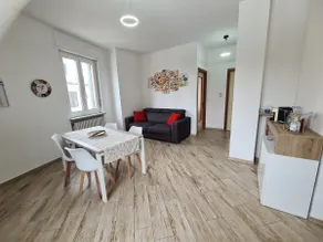 Very Central Two-Room Apartment - Image 2