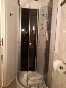 Cozy and tasteful apartment with bathroom. Boat - Image 3