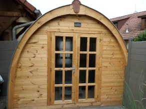 L'Igloo, Unusual Gite with hot tub in a wooden igloo - Image 3