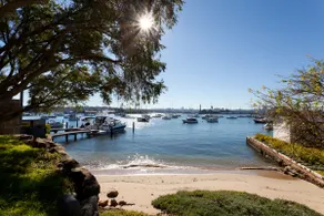 Sydney City Views Harbourside apartment - Image 2