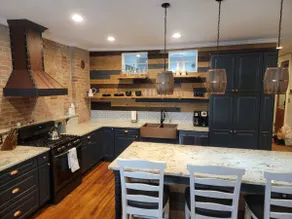Designer 2 Bedroom Loft on Main Street in Florence - Image 4
