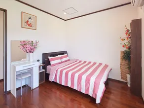 25-minute drive from Naha Airport! Spacious 101 ㎡ 3LDK | Accommodates up to 12 people & free parking for up to 2 cars - Image 2