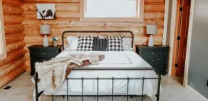 Studio apartment at Sugarloaf Log House - Image 2