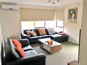 Entire unit, Amazing Location- 500m to beach - Image 2