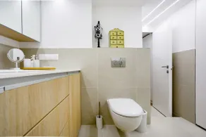Artistic Studio in Center - Image 3