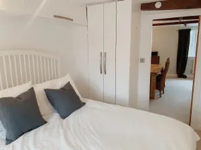 Village green apartment - Image 4
