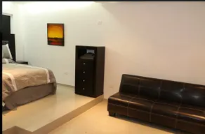Comfortable and centrally located apartment - Image 3