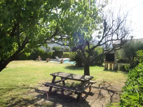 Quiet cottage in a green setting - Image 3