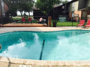 3/2 LOVELY SPACIOUS APARTMENT #6C - Image 2