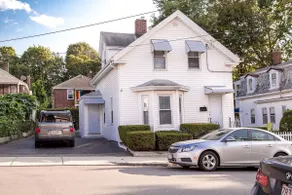 Comfortable house w 3 cars parking, close to T - Image 4