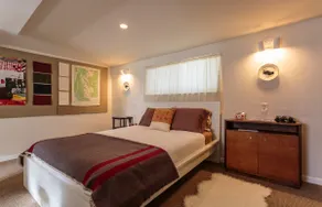 Charming dog friendly 2-Bath Bungalow Near Chicago - Image 5
