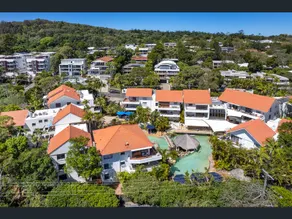 Paradise plantation on Noosa Hill 143NI - Image 2