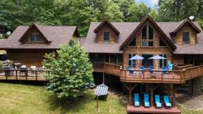 Secluded Log Villa 6700sf Hot Tub-Sauna-19 Acres - Image 3