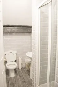 Carrick - Town Centre Apartment - Image 2