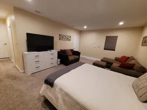 Stunning Private Entrance 2bd/1ba Suite - Image 2