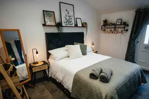 Stylish Loft above Country Pub - Free Parking - Image 3