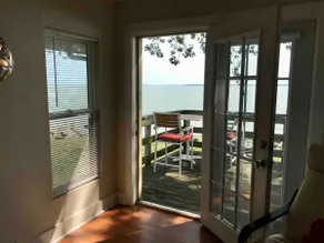 ”Lakeside Loft” Spectacular Lakefront Sunrise! - Image 5