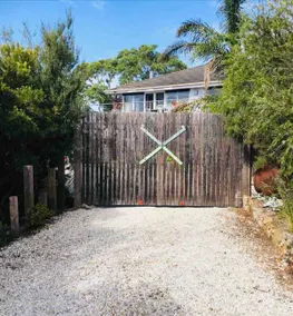Max's Place, Rye Near Hot Springs. - Image 4