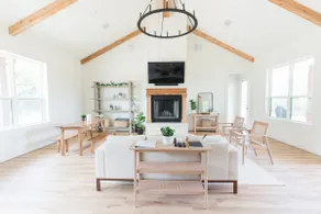 Farmhouse on 20 acres | Dino Valley | EV Charging - Image 2