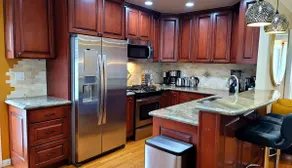 Adorable 3-Bed Home with Garden Oasis - Image 2