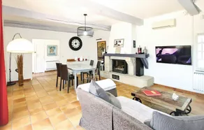 Luberon. Quiet stone house with swimming pool - Image 3