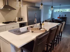 Sips & Trails Amazing 4 bdrm Home Penticton, BC - Image 2