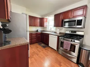 Pet-Friendly Sunny 3BR Near Woodfield & Downtown - Image 5