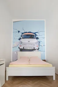 VINTAGE STYLE ”TRABI” APARTMENT IN BUDAPEST - Image 5