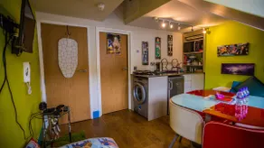 Central Attic apartment, just minutes to the Pier. - Image 3