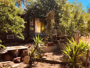 Romantic cottage w outdoor soaking tub on trails - Image 3