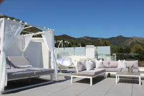 Luxury penthouse with hot tub & infinity pool - Image 2