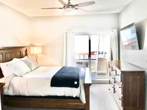 2 Bed / 2 Bath Luxury Condo - Image 4