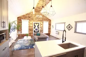 Stylish Modern Farmhouse in Heart of Walkable West 7th - Image 2