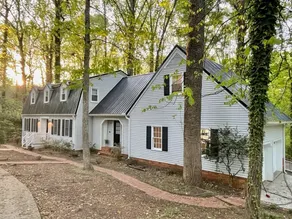 Forested Retreat a Scenic Above Garage Suite - Image 3
