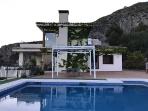 Beautiful house with ocean and mountain views - Image 2