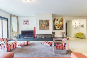 Apartment with Private Rooftop & Jaccuzzi - Image 5