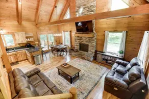 Log Hollow: Spacious & Secluded Luxe Log Cabin - Image 4