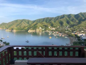 Beautiful wooden bungalow, balcony and ocean views. - Image 3