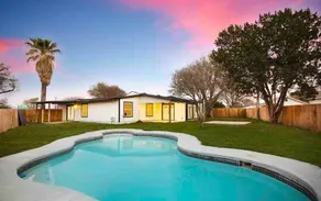 *Lackland Getaway * 4 Bedroom home with pool. - Image 2