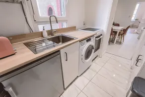2 bedrooms, close to the city center - Image 4