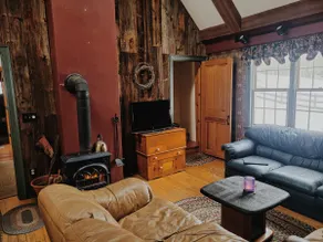 Charming farmhouse on picturesque private estate - Image 4